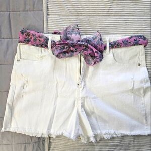 Celebrity Pink White Denim Shorts with Pink Floral Belt Size 17 NWOT